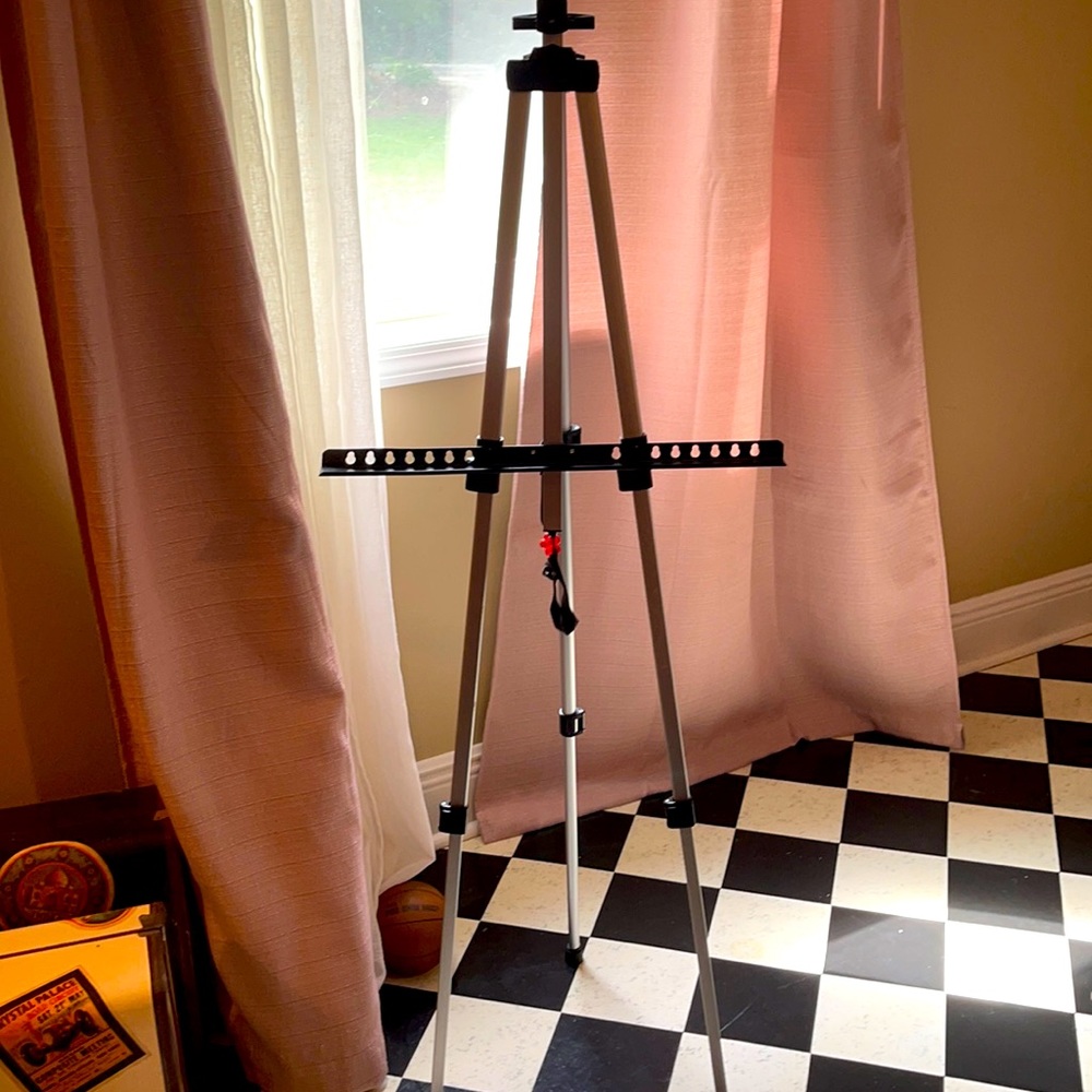 Collapsible freestanding tripod + easel